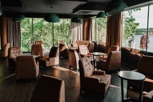 EVE BOUTIQUE LAKEFRONT RESORT 8