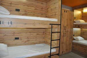Хостел Full House Hotel & Capsule Hostel. Место в мужском 4-местном номере №15 1