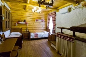 Отель Подкова. Люкс трехместный Тарасова хата 1